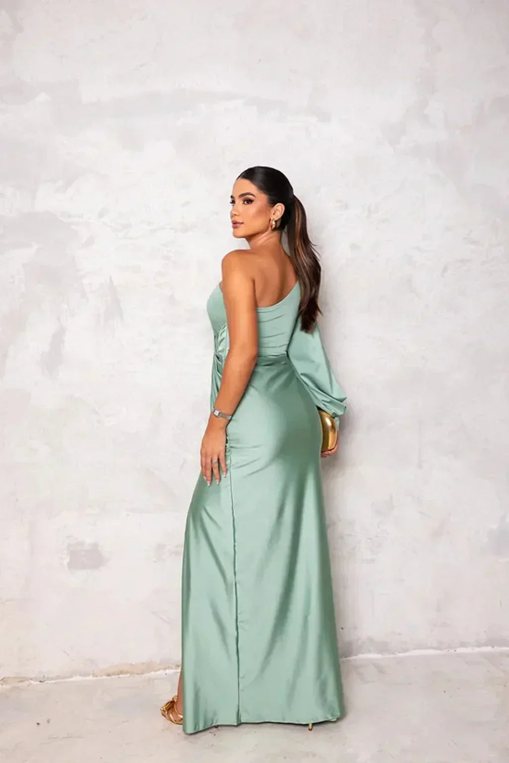 Alia Chic Flowing Maxi Dress