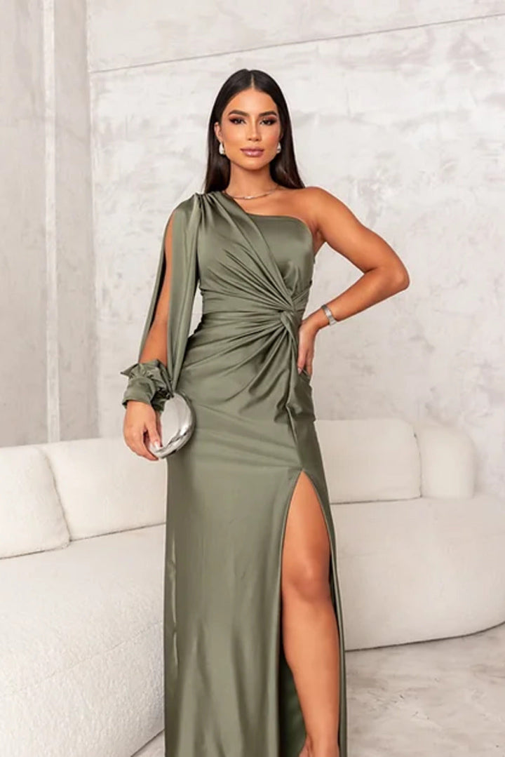 Alia Chic Flowing Maxi Dress