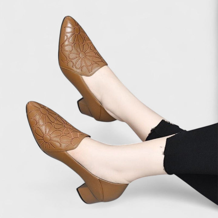 OLENE | EMBROIDERED PUMPS